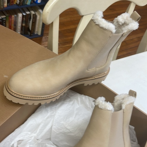 J Crew Chelsea Boots. Sherpa lined. New - Picture 2 of 4
